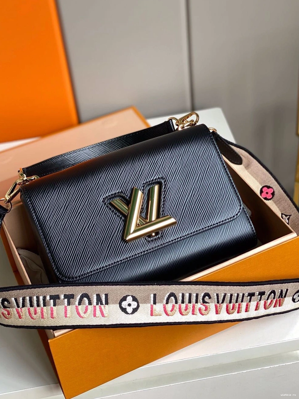 WIS TWIST VUITTON MM LOUIS 1208